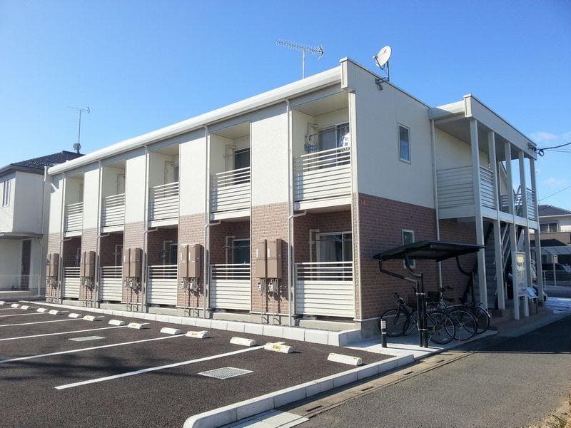 Main exterior of LEONEXT Hanyu