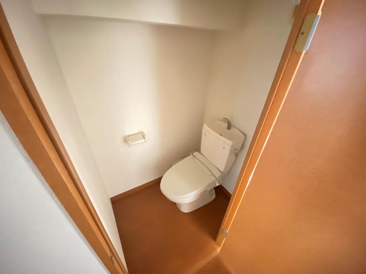 Room image 8