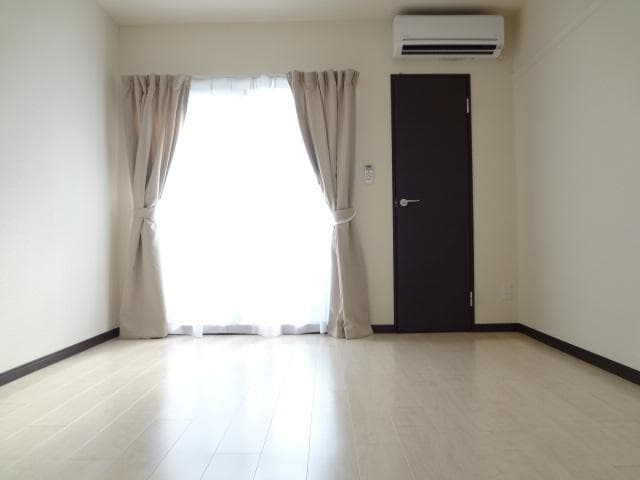 Preview interior of LEONEXT Green