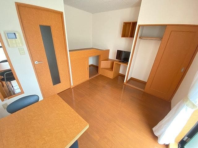 Preview interior of leopalace Caravan