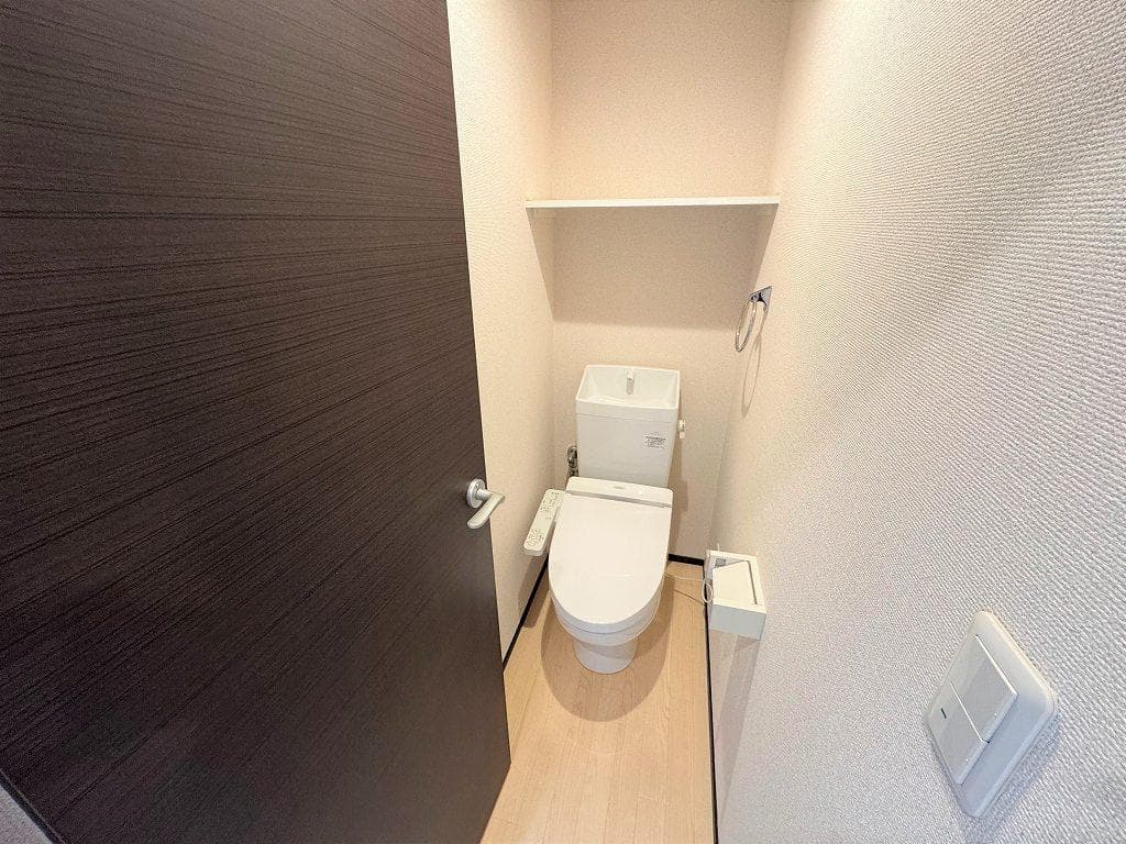 Room image 8