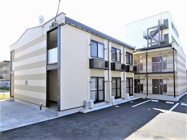 Main exterior of leopalace Kinmokusei