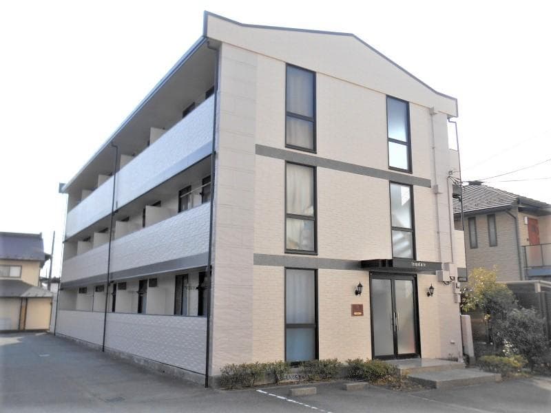 Main exterior of leopalace Iwanami