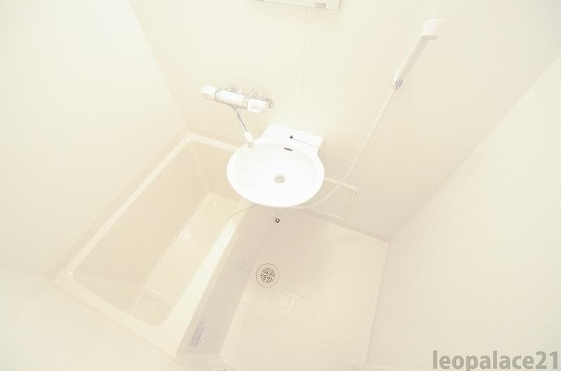 Room image 8