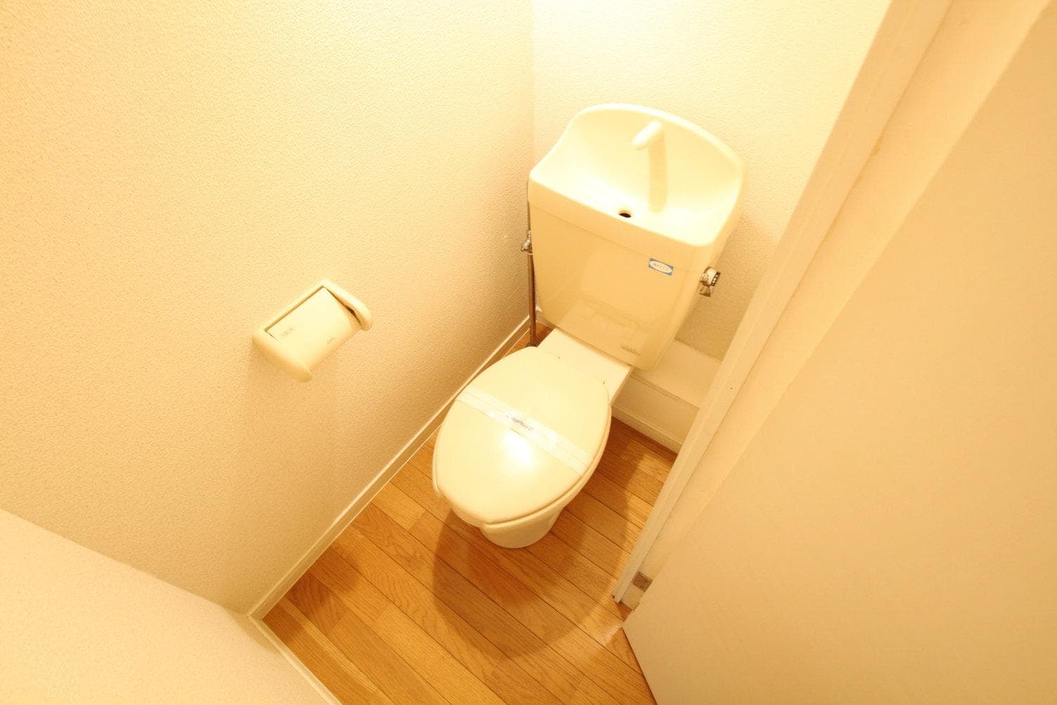 Room image 8