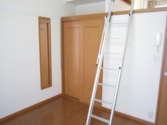 Room image 16
