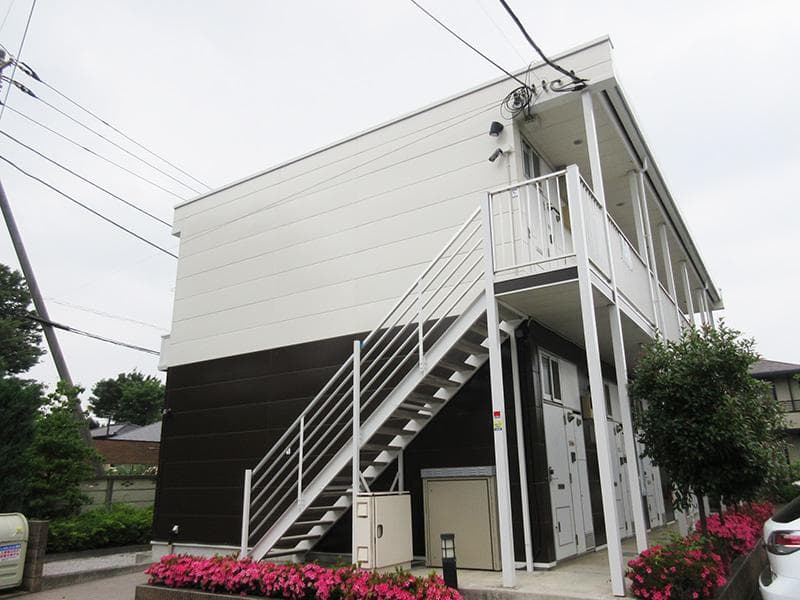 Main exterior of leopalace Kinmokusei