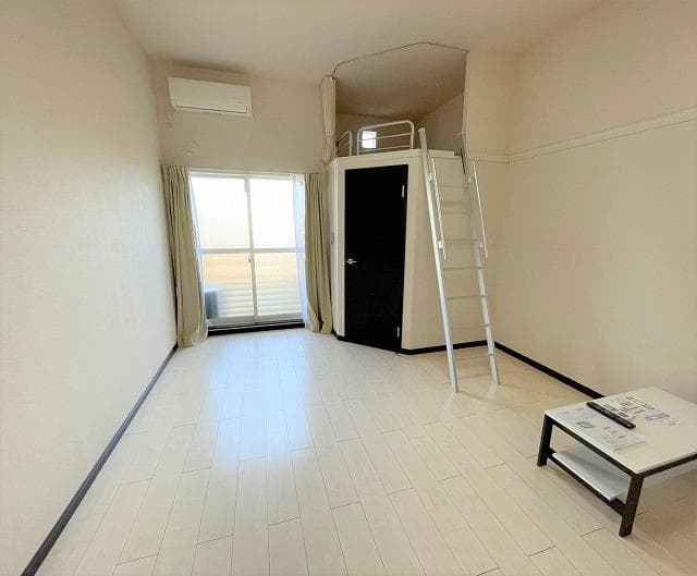 Preview interior of LEONEXT Kaku Kobayashi II