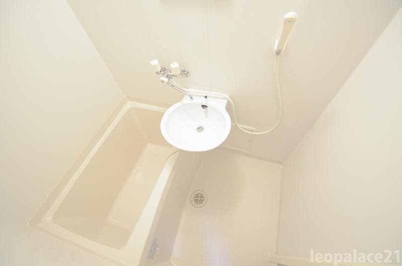 Room image 9