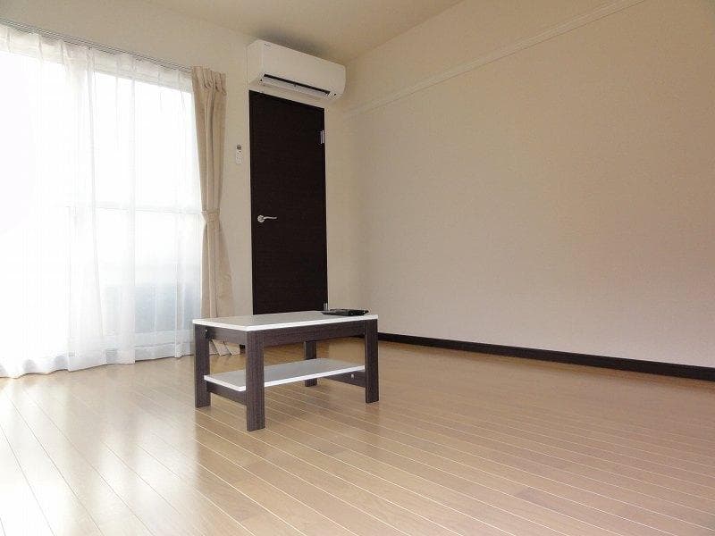 Preview interior of LEONEXT Sakuragaoka