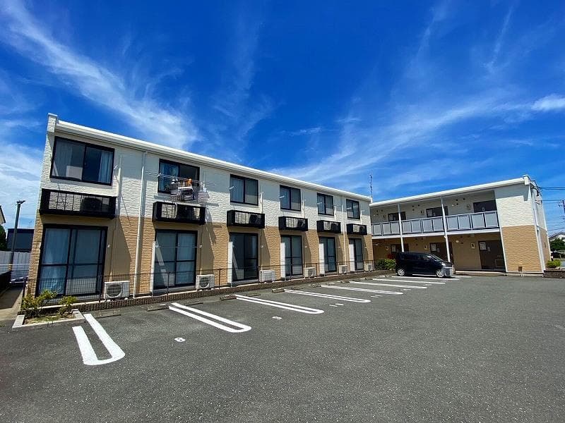 Main exterior of leopalace Fuji
