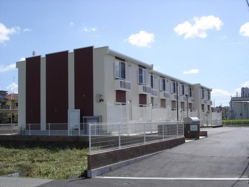 Main exterior of LEONEXT Kona & Sun II