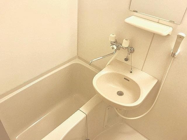 Room image 8
