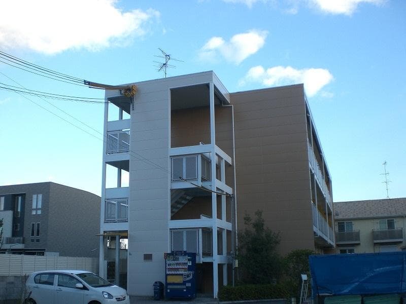 Main exterior of leopalace Hasegawa