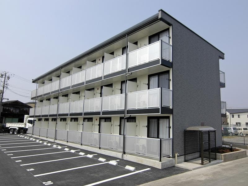 Main exterior of leopalace Tougetsu