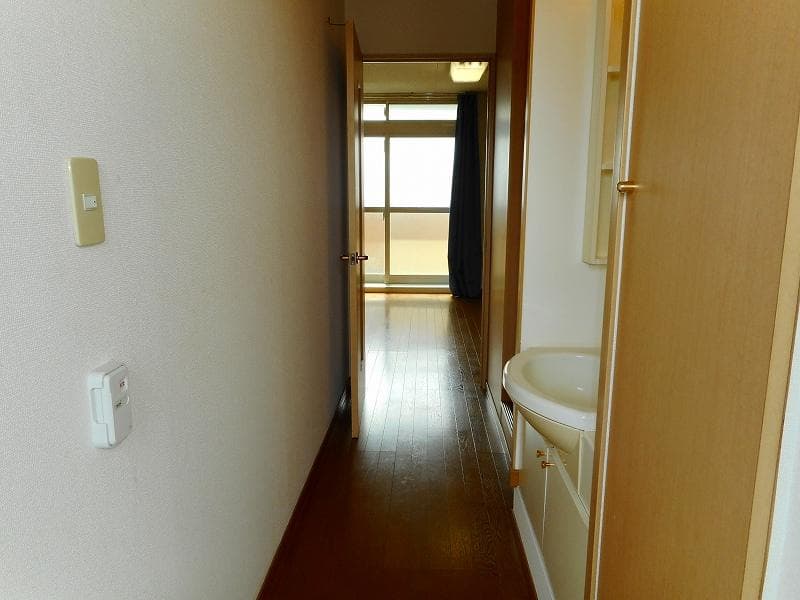 Room image 8