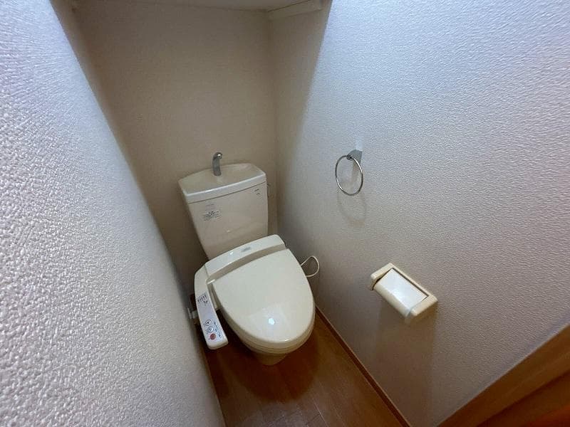 Room image 8