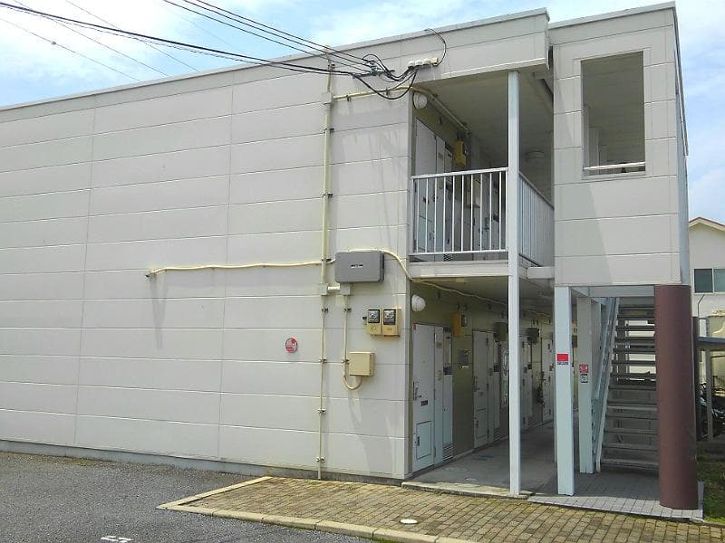 Main exterior of leopalace Jyuku