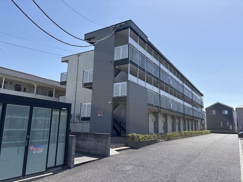 Main exterior of leopalace Azalea Park