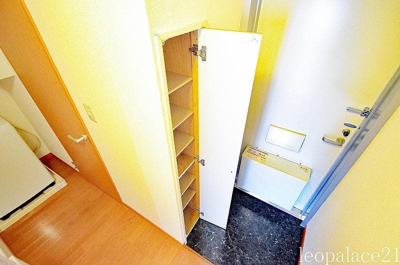 Room image 12