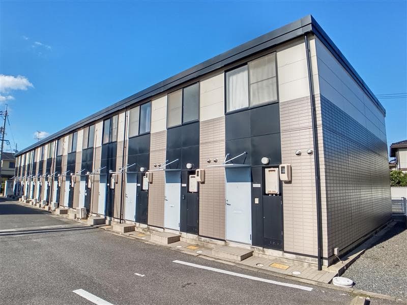 Main exterior of leopalace Fujisaki