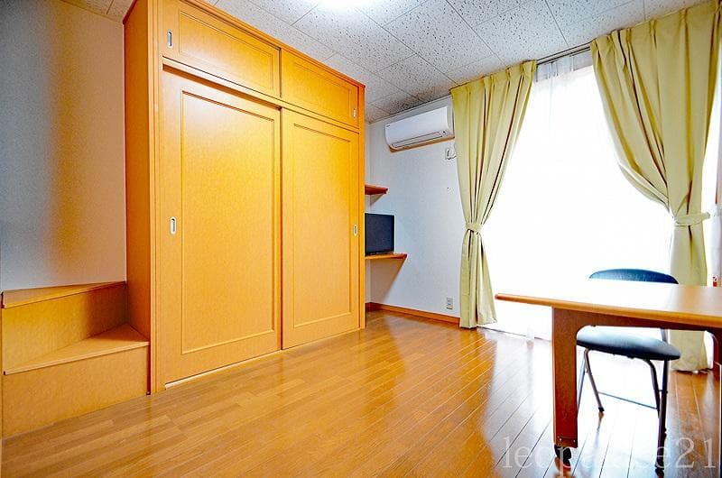 Room image 10