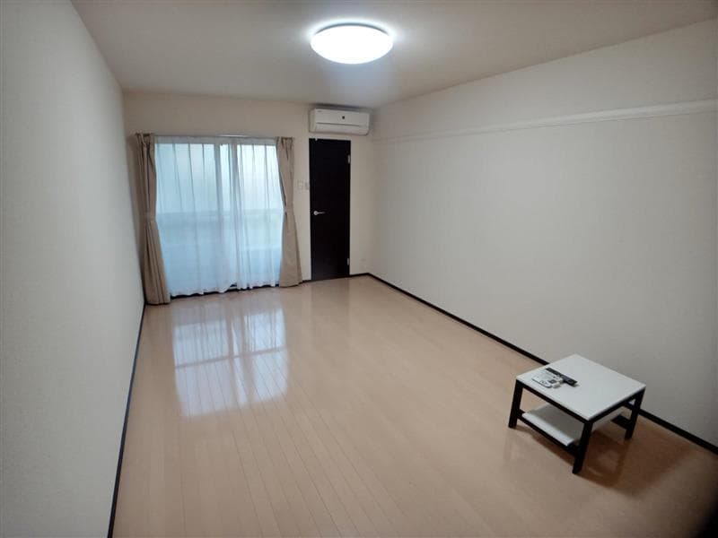 Preview interior of CLEINO Shine Manbai