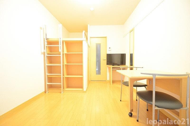 Room image 11