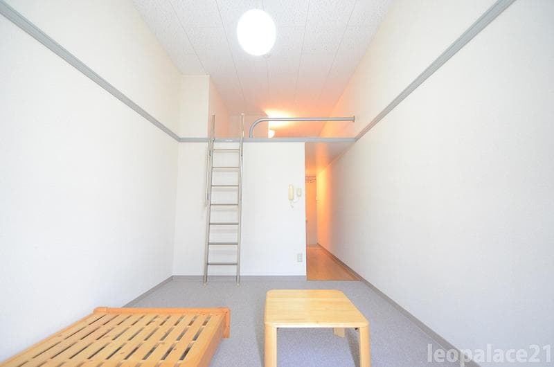 Room image 11