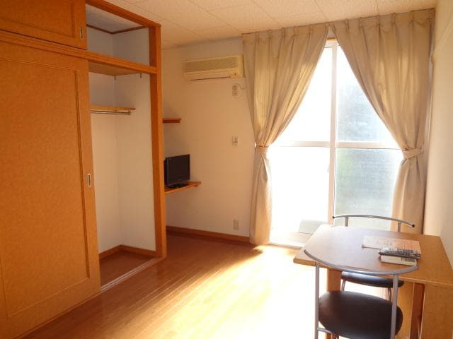 Room image 10