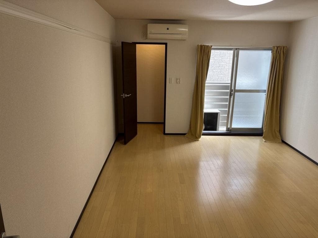 Preview interior of CLEINO Iyasaka