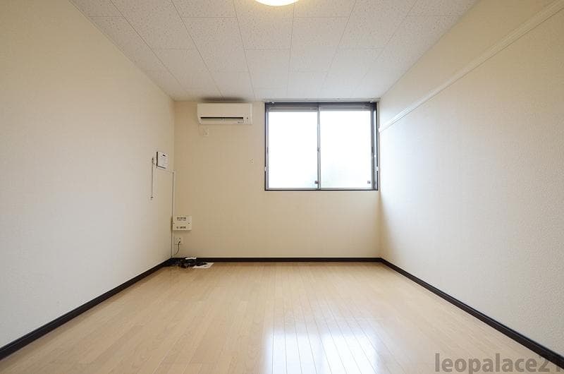 Room image 16