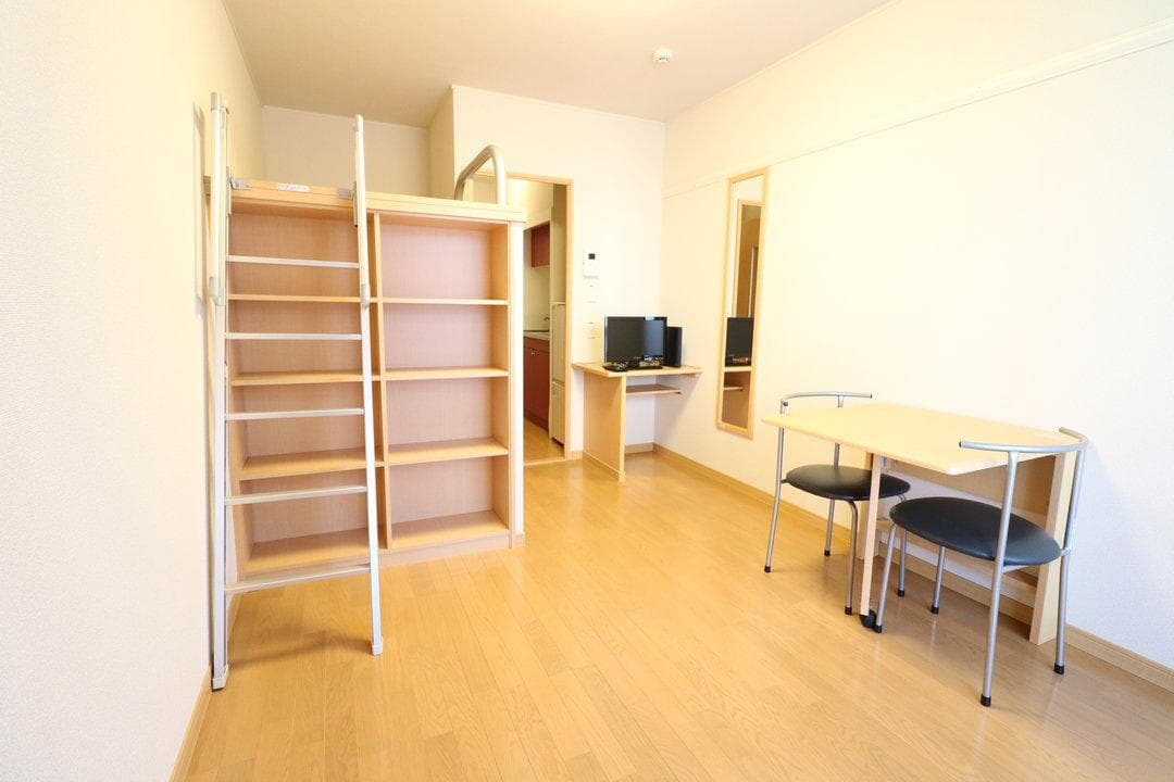 Preview interior of leopalace Present