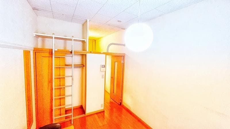 Room image 11