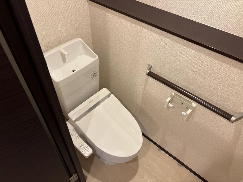 Room image 8