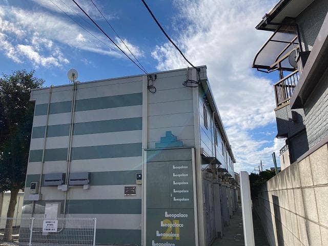 Main exterior of leopalace Ben Dewl