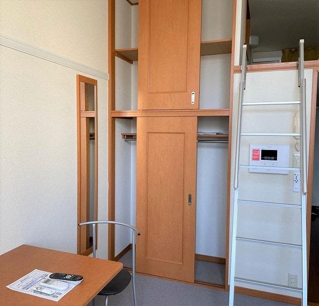 Room image 8