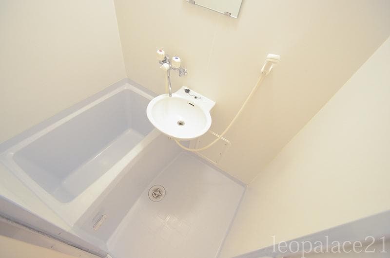 Room image 9