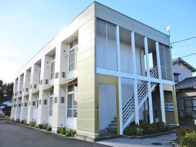 Main exterior of leopalace Koga Nibankan