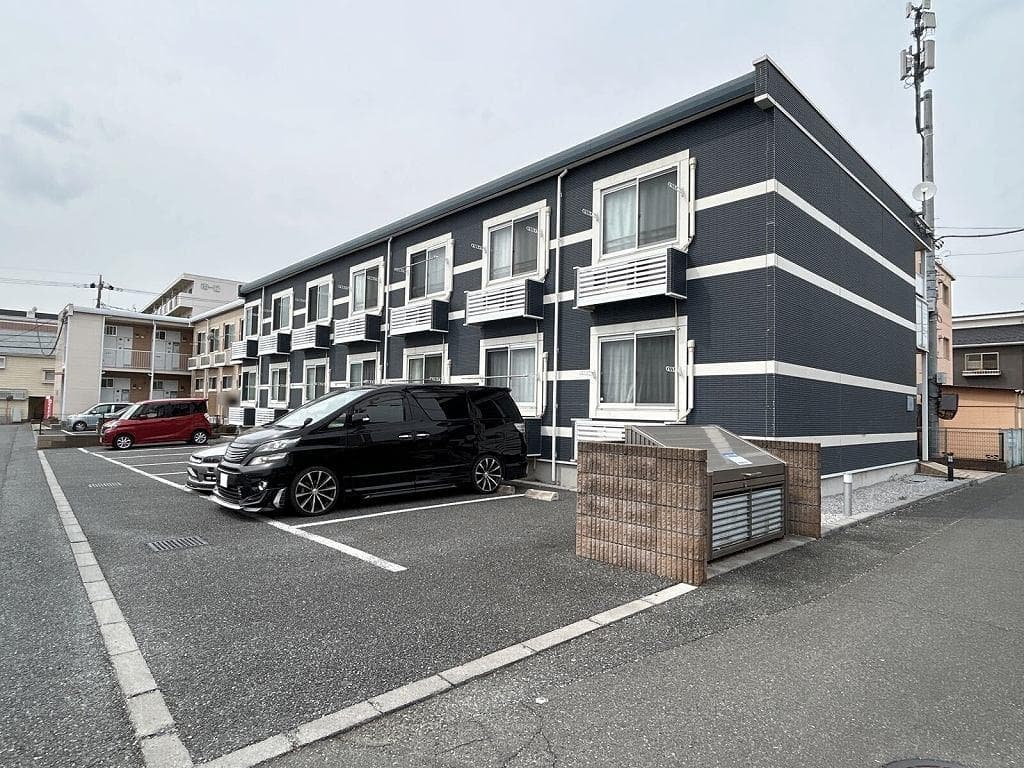 Main exterior of LEONEXT Shiun