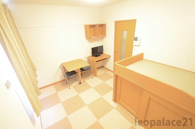 Room image 8