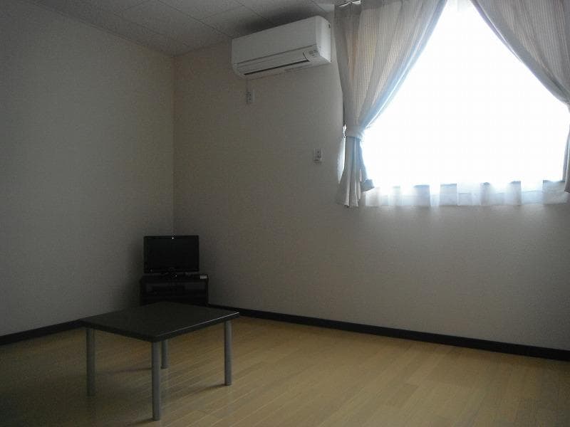 Room image 8