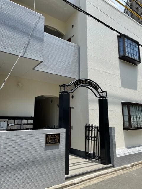 Main exterior of leopalace Haruyoshi