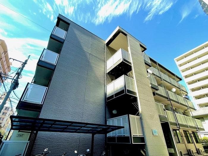 Main exterior of leopalace Hirao