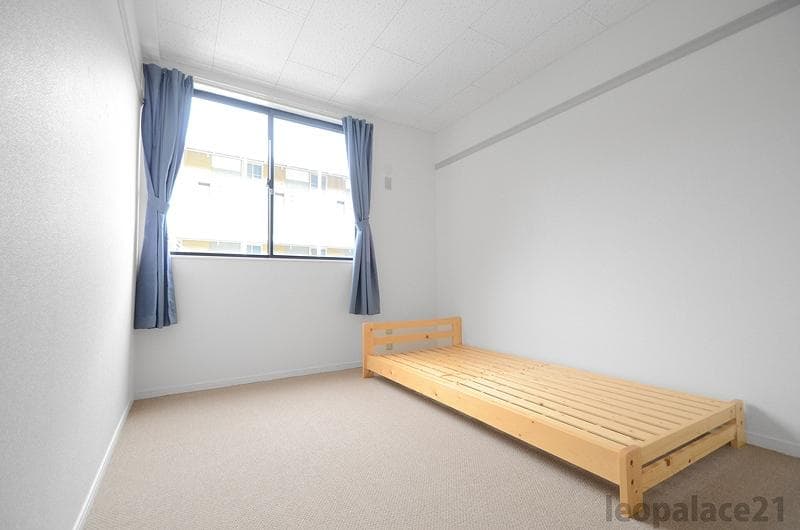 Room image 16