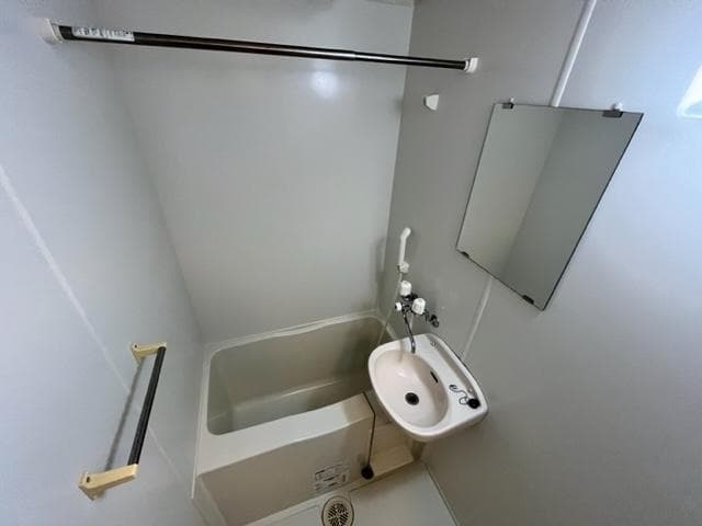 Room image 8