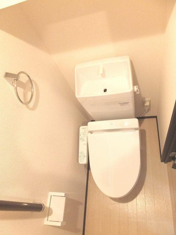 Room image 8