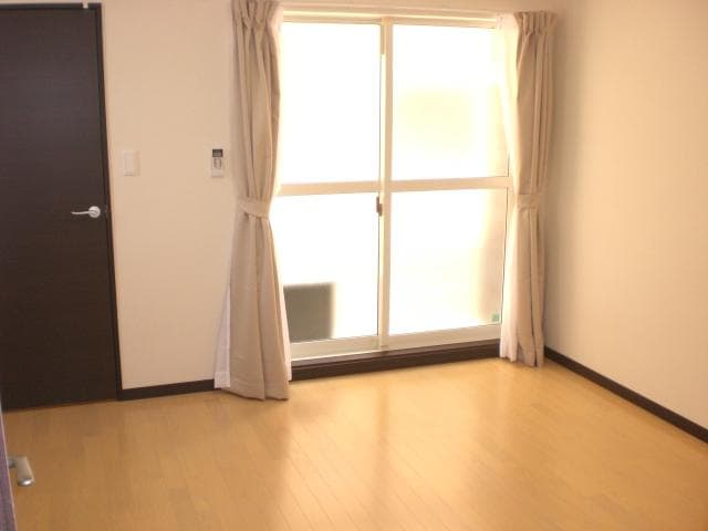 Room image 16