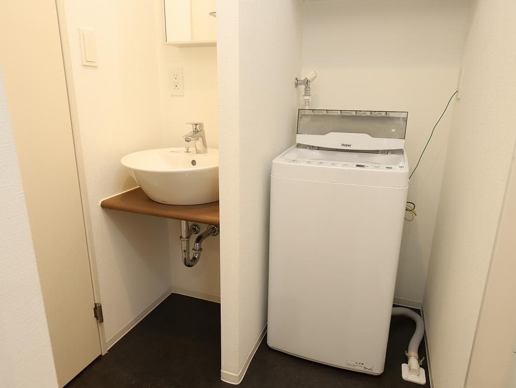 Room image 8