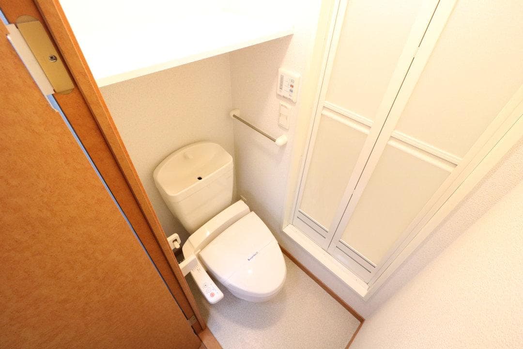 Room image 15